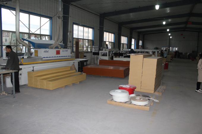 Lamellierte Partikel-Holzlagerungs-Kabinette mit Türen und Regale kundengebundener Größe
