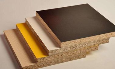 China Standardgrößen-Melamin lamellierte Spanplatte für Möbel-Bau 1220*2440mm usine