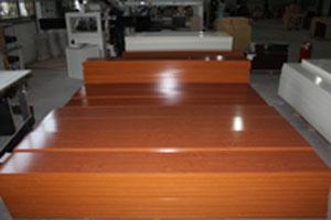 Kommerzieller dunkelroter hölzerner Schreibtisch, einbaufertige farbige Spanplatten-Tabelle